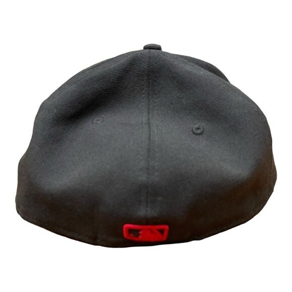 New Era 9Fifty MLB New York Yankee Black / Red Metal Badge Size 8 - Picture 3 of 9